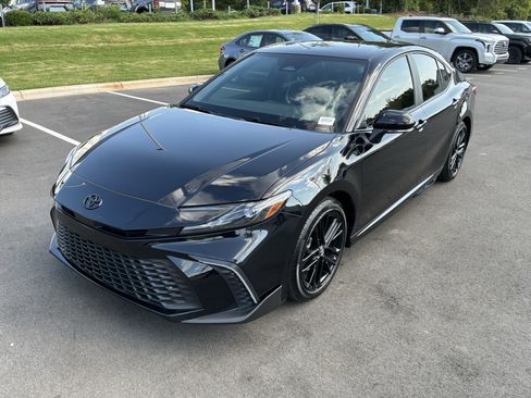Used 2026 Toyota Camry SE FWD image 5
