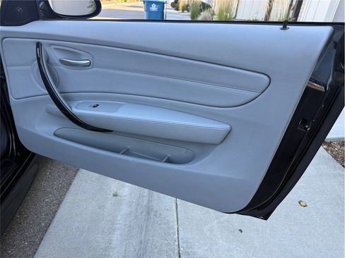 Used 2008 BMW 135i Convertible image 29