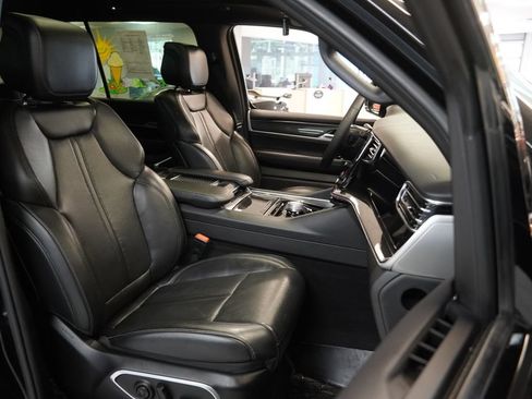 Used 2022 Jeep Wagoneer Series I w/ Premium Group I AWD/4WD image 34