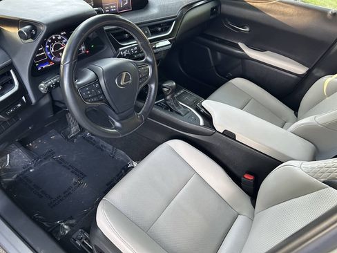 Used 2019 Lexus UX 200 w/ Premium Package FWD image 24