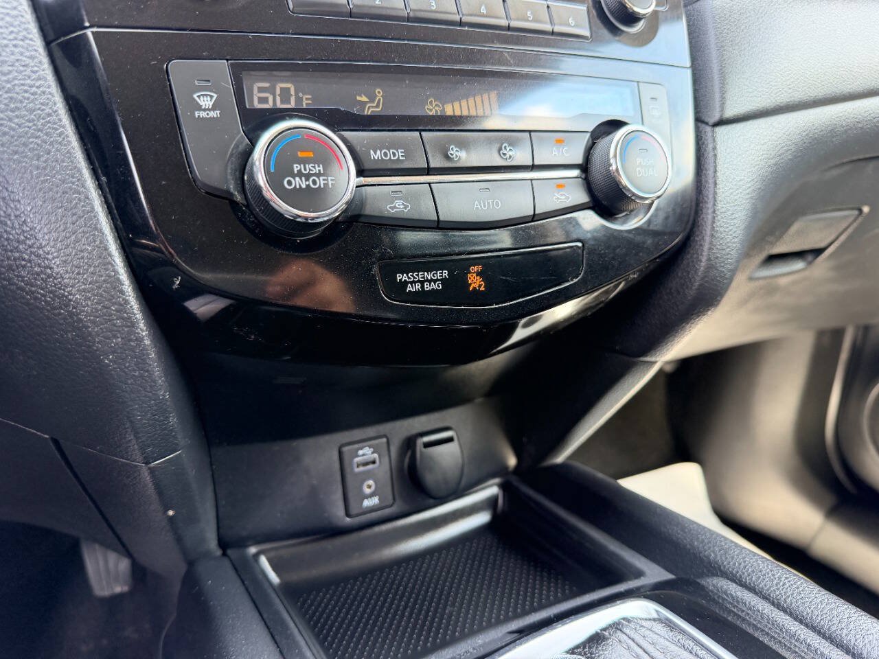 Used 2017 Nissan Rogue SV AWD/4WD image 39