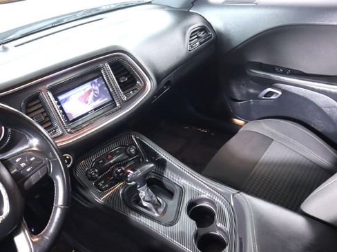 Used 2016 Dodge Challenger SXT image 25