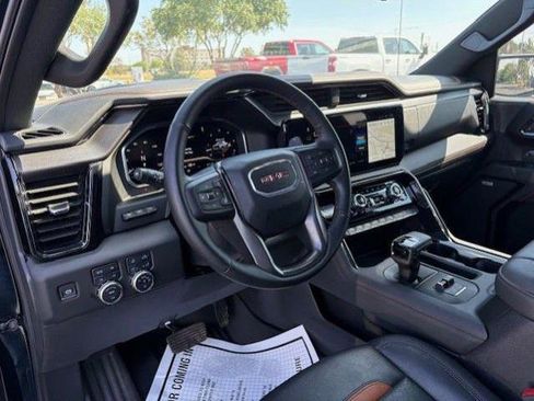 Used 2025 GMC Sierra 1500 AT4 w/ Technology Package AWD/4WD image 10