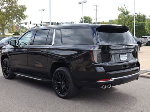 New 2025 Chevrolet Suburban Premier image 34