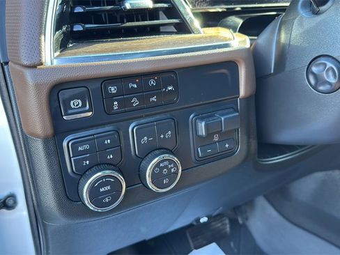 Used 2025 Chevrolet Tahoe High Country image 32