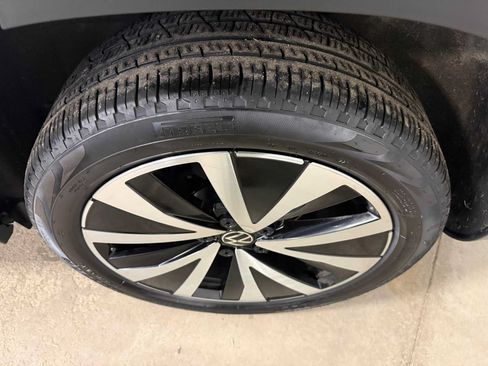 Used 2023 Volkswagen Taos SE FWD image 9