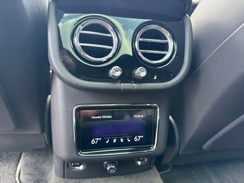 Used 2021 Bentley Bentayga AWD/4WD image 19