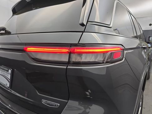 Used 2022 Jeep Grand Cherokee Summit w/ Advanced Protech Group IV AWD/4WD image 18