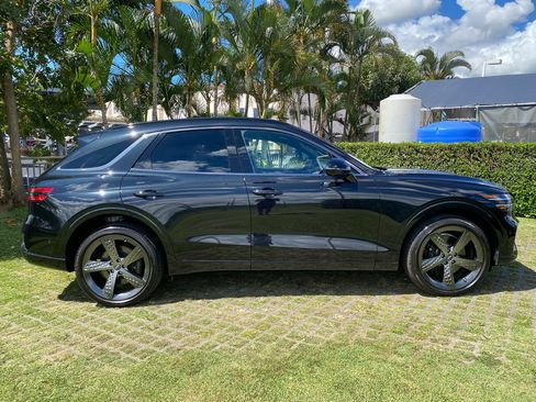 Used 2025 Genesis GV70 3.5T Sport w/ Sport Advanced Package AWD/4WD image 8