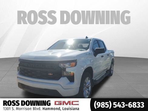 Used 2023 Chevrolet Silverado 1500 Custom image 1