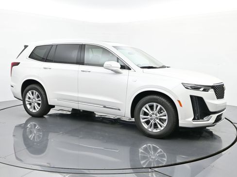 New 2025 Cadillac XT6 Luxury image 7