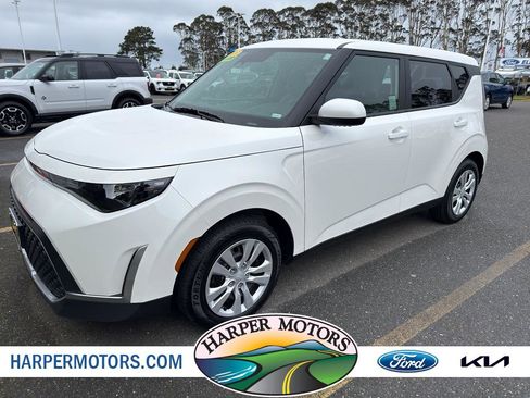 Used 2023 Kia Soul LX image 1