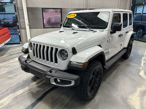 Used 2018 Jeep Wrangler Unlimited Sahara AWD/4WD image 2