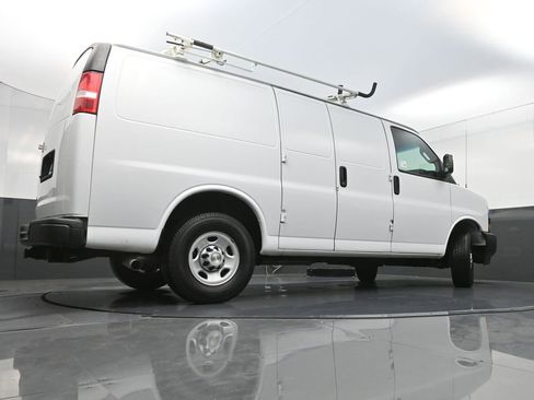 Used 2022 Chevrolet Express 2500 w/ Driver Convenience Package RWD image 25