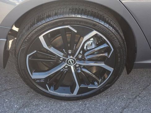 Used 2024 Nissan Altima 2.5 SR w/ SR Premium Package AWD/4WD image 12