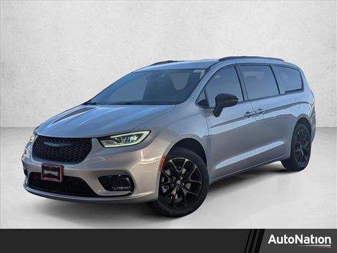 New 2026 Chrysler Pacifica Select image 1