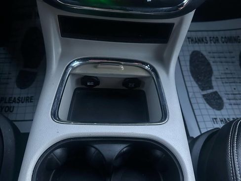 Used 2020 Dodge Grand Caravan SXT image 18