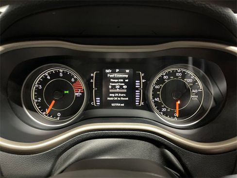 Used 2016 Jeep Cherokee Sport image 14