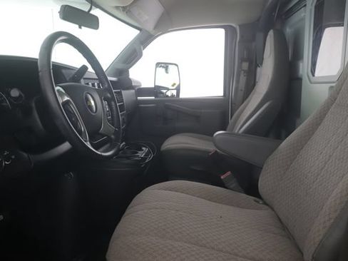 Used 2018 Chevrolet Express 4500 w/ Power Convenience Package RWD image 12