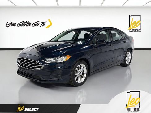Used 2020 Ford Fusion SE image 1