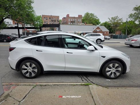 Used 2021 Tesla Model Y Long Range AWD/4WD image 4