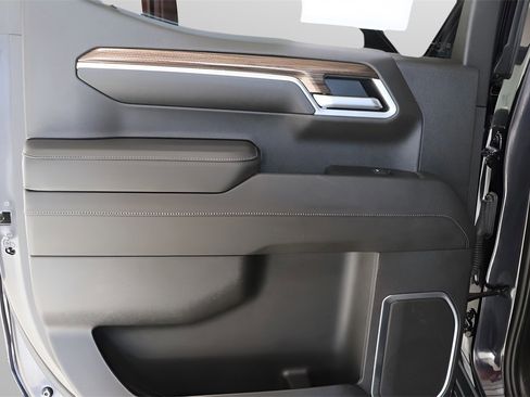 Used 2022 Chevrolet Silverado 1500 LT image 23