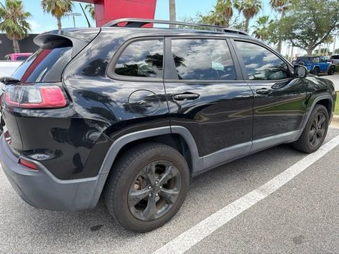 Used 2021 Jeep Cherokee Latitude Plus AWD/4WD image 3
