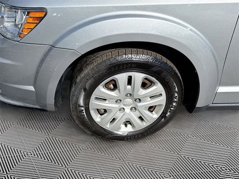 Used 2020 Dodge Journey SE w/ SE Popular Equipment Group image 33