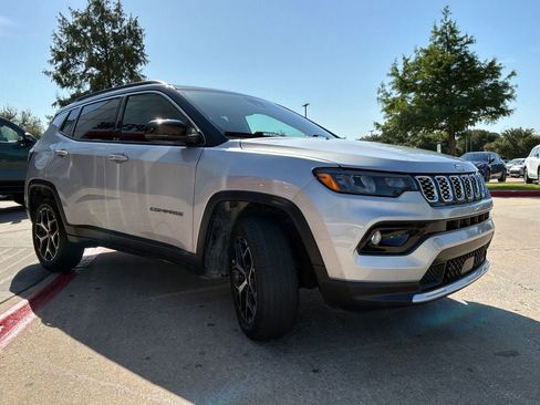 Used 2025 Jeep Compass Limited AWD/4WD image 4
