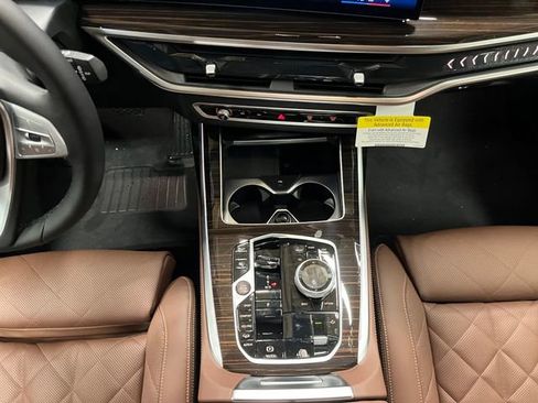 New 2026 BMW X7 xDrive40i w/ Premium Package image 11