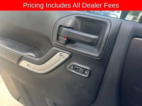 Used 2017 Jeep Wrangler Unlimited Rubicon AWD/4WD image 6