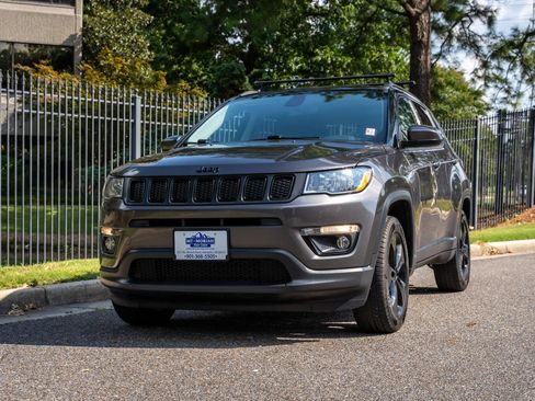 Used 2021 Jeep Compass Latitude AWD/4WD image 2