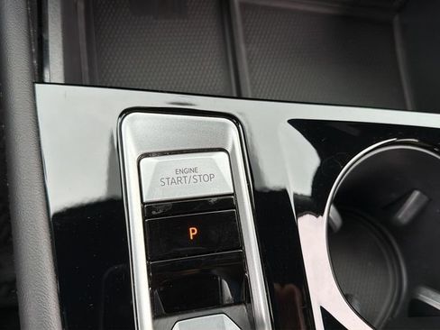Used 2024 Volkswagen Atlas Cross Sport SE FWD image 23