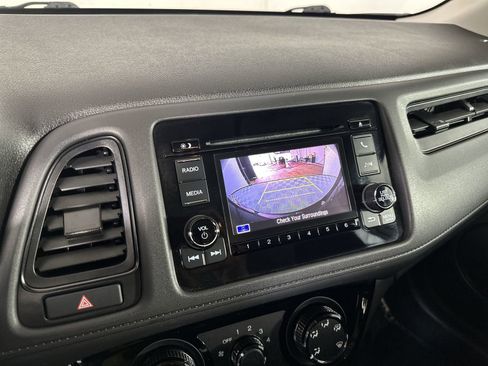 Used 2022 Honda HR-V LX image 17