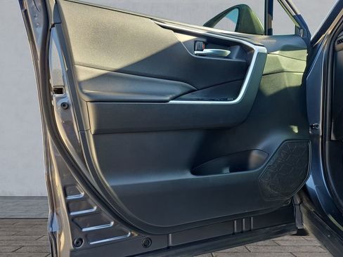 Used 2023 Toyota RAV4 XLE Premium image 9