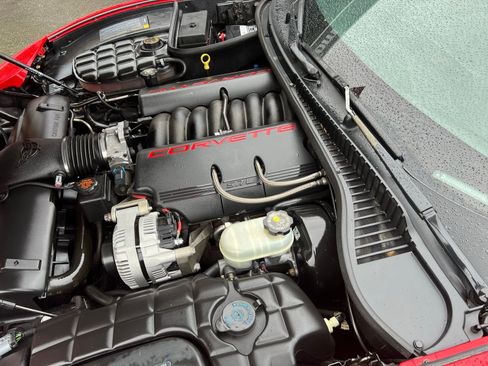 Used 1997 Chevrolet Corvette Coupe w/ Performance Handling Pkg image 23