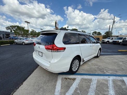 Used 2011 Toyota Sienna XLE image 5