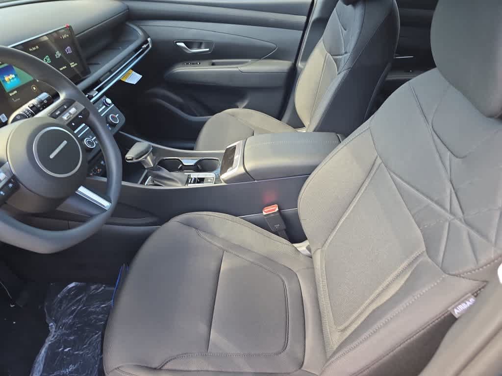 New 2026 Hyundai Tucson SE w/ Tow & Go Package FWD image 16
