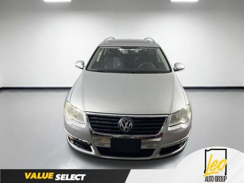 Used 2010 Volkswagen Passat Komfort FWD image 2