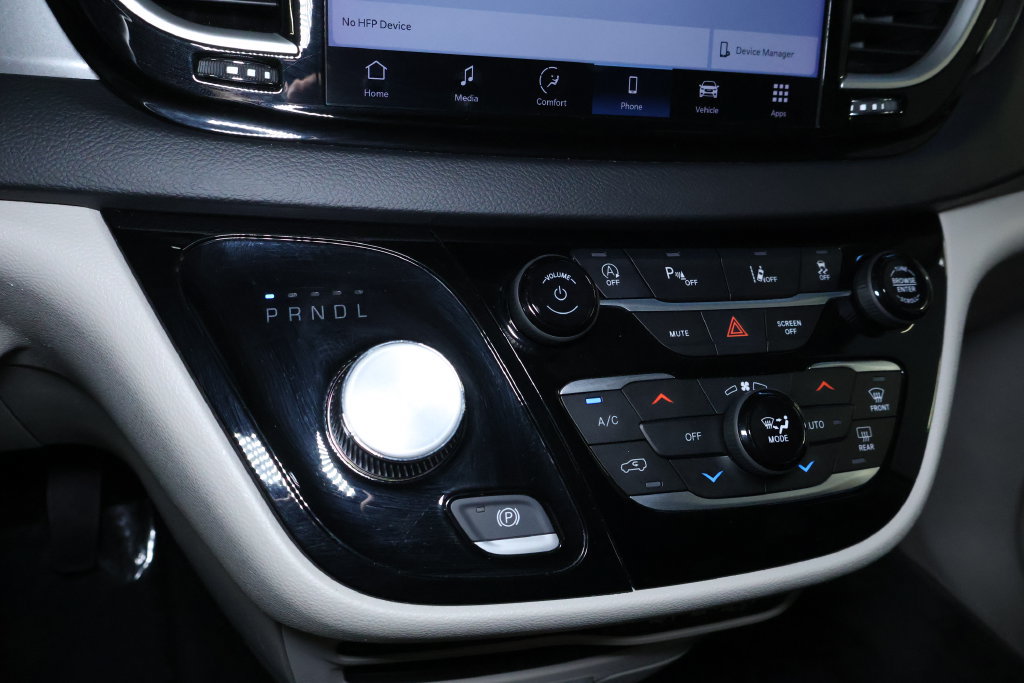 Used 2023 Chrysler Pacifica Touring-L FWD image 31