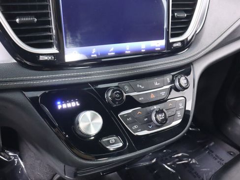 Used 2021 Chrysler Pacifica Touring-L w/ S Appearance Package image 16