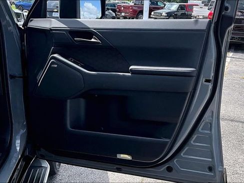 Used 2024 Lexus GX 550 w/ Accessory Package (2T) AWD/4WD image 29