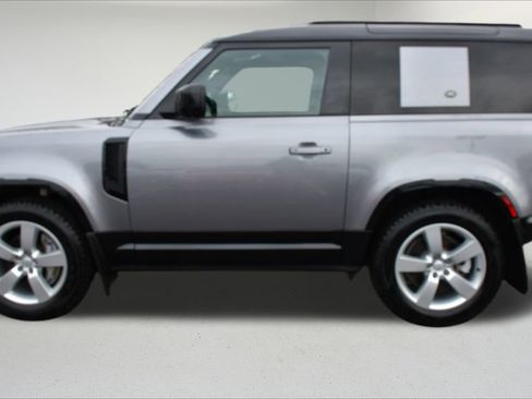 Used 2024 Land Rover Defender 90 X-Dynamic SE image 2