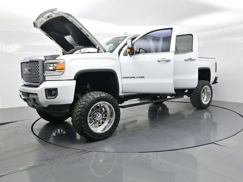 Used 2017 GMC Sierra 2500 Denali w/ Duramax Plus Package image 31