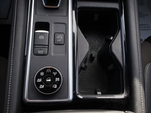 Used 2025 Nissan Pathfinder SL image 31