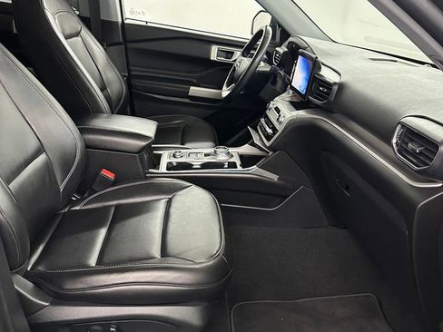 Used 2022 Ford Explorer XLT w/ Equipment Group 202A image 42