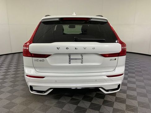 Certified 2024 Volvo XC60 B5 Plus w/ Climate Package AWD/4WD image 5