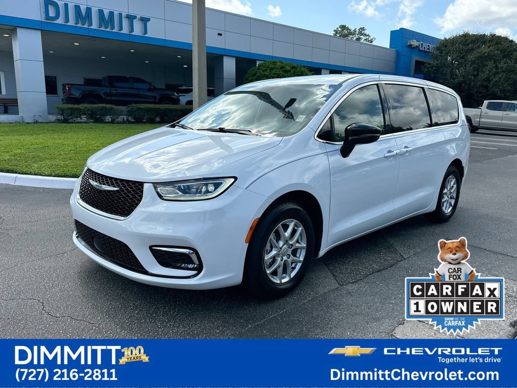 Used 2025 Chrysler Pacifica Select FWD image 1