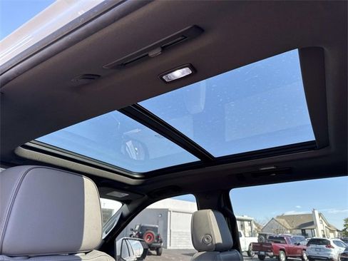 Used 2023 GMC Yukon XL SLT image 20