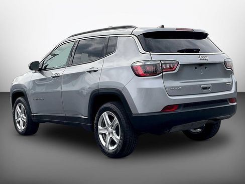 Used 2024 Jeep Compass Latitude AWD/4WD image 4